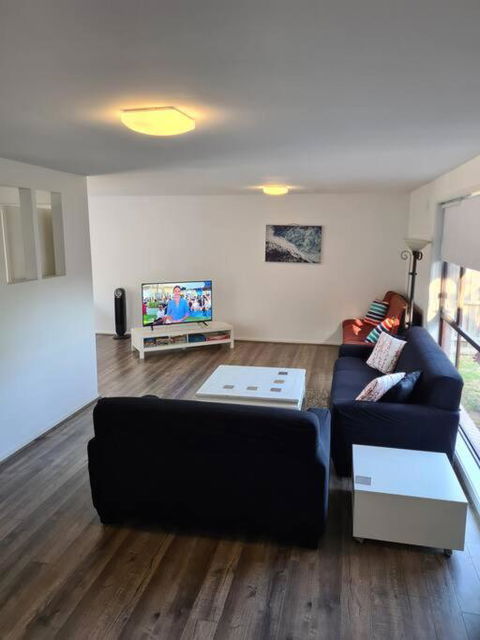 Ocean Grove - Walk To Beach, Park, Cafe & Pub - Accommodation Main Beach 3