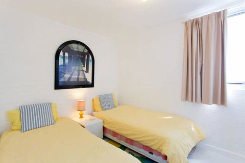 Ocean Harbour Views - Accommodation Main Beach 3