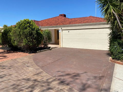 Ocean Keys Family Accommodation - Accommodation Main Beach 0