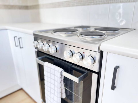 OCEAN MIST - DIRECT BEACHFRONT ON CASEYs BEACH - Accommodation Main Beach 3