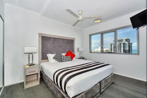 Ocean Outlook - Hip City Pad - Accommodation Main Beach 0