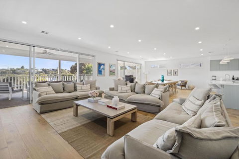 Ocean Pearl - Luxury Beach Retreat In Rye - Accommodation Main Beach 1