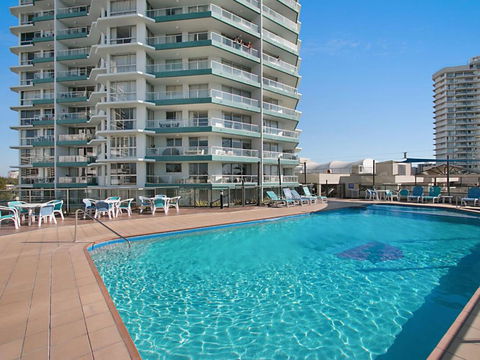 Ocean Plaza Unit 835 - Accommodation Main Beach 1