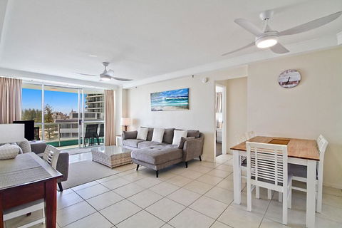 Ocean Plaza Unit 835 - Accommodation Main Beach 2