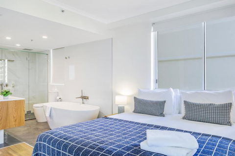 Ocean Sands Resort - Accommodation Main Beach 1