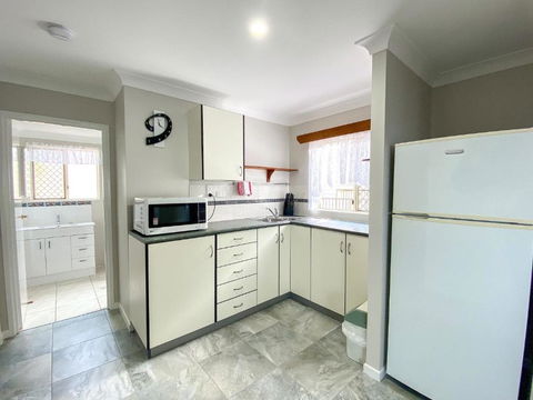 Ocean Shores Down - Burrum Heads- Riverfront - Pool - 2BR - Accommodation Main Beach 3