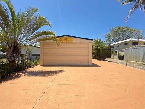 Ocean Shores Down - Burrum Heads- Riverfront - Pool - 2BR - Accommodation Main Beach 2