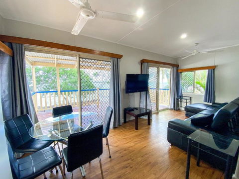 Ocean Shores UP - Burrum Heads- Riverfront - Pool -2BR - Accommodation Main Beach 2