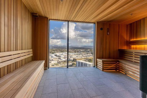 Ocean Skyline View Apartment-Casino - Accommodation Main Beach 1