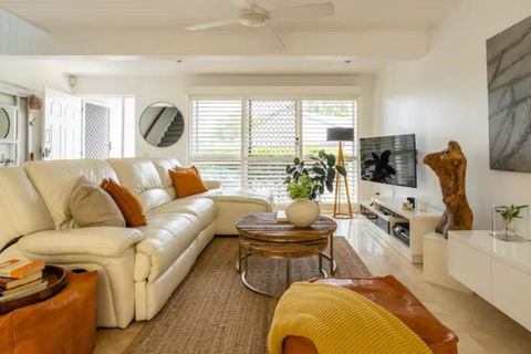 Ocean Sounds - Accommodation Main Beach 2
