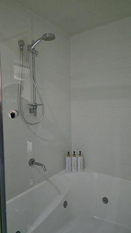 Ocean Retreat - Accommodation Main Beach 2