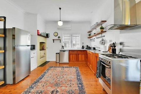 Oasis On Warrendine, Sleek & Stylish, Free Wi-Fi - Accommodation Main Beach 1