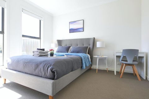 No Stairs Dbl Garage Aircon Woodville North - Accommodation Main Beach 1