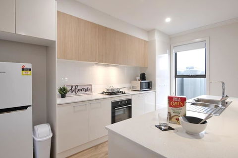 No Stairs Dbl Garage Aircon Woodville North - Accommodation Main Beach 2