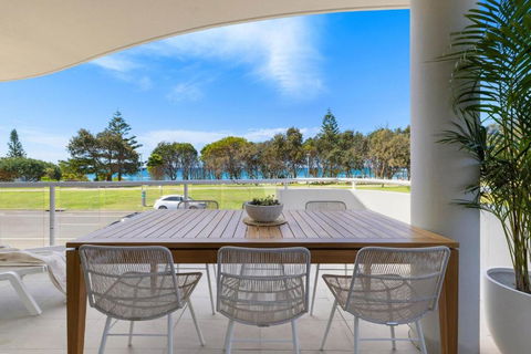 Oceanfront Byron Palms - Accommodation Main Beach 3