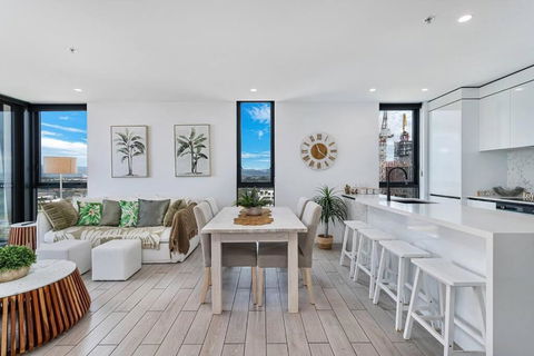 OPUS Apartment - Beach At Your Doorstep Short Walk To Light Rail - Accommodation Main Beach 3
