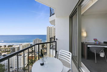 Ocean View 2-Bed Studio In The Heart Of Surfers with Accommodation Main Beach