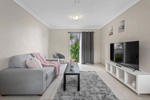 One Bedroom Holiday Rental In Scarborough - Accommodation Main Beach 0