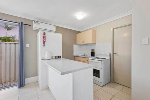 One Bedroom Holiday Rental In Scarborough - Accommodation Main Beach 1
