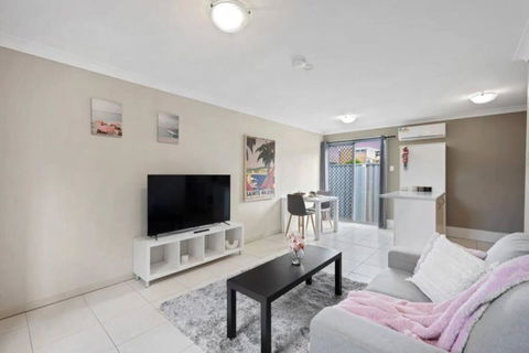 One Bedroom Holiday Rental In Scarborough - Accommodation Main Beach 3