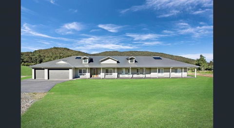 ON Keppies - BnB - Family Farm & Wedding Guest Accommodation Paterson NSW - Accommodation Main Beach 0