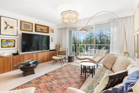 Oscar On Main Resort Walk To Beach And Tedder Ave - Accommodation Main Beach 2