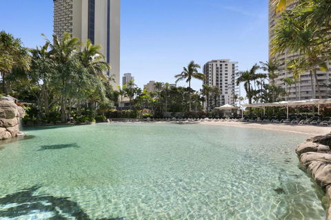 Oceanview 1-Bed With Pools, Spa, Sauna, Gym & BBQ - Accommodation Main Beach 3