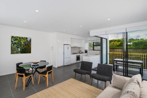 Oxford Steps - Executive 2BR Bulimba Apartment Across From The Park On Oxford St - Accommodation Main Beach 1