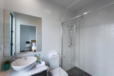 Oxford Steps - Executive 2BR Bulimba Apartment Across From The Park On Oxford St - Accommodation Main Beach 2