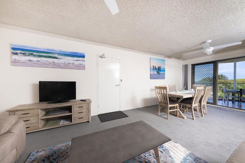 Oceancrest 10 - Linen Not Included - Accommodation Main Beach 3