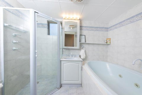 Oceancrest 10 - Linen Not Included - Accommodation Main Beach 2