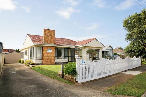 Ocean Views - Accommodation Main Beach 0