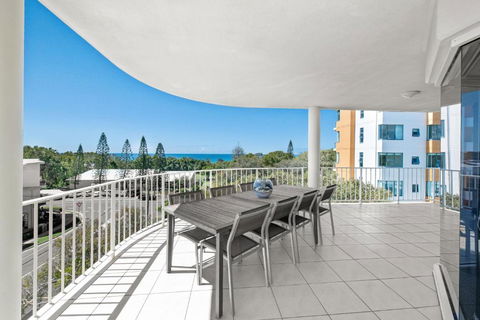 Ocean View 3 Bedroom Apartment - Accommodation Main Beach 3