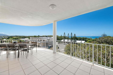 Ocean View 3 Bedroom Apartment - Accommodation Main Beach 2