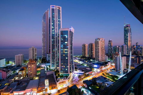 OCEAN VIEW APARTMENTS - Circle On Cavill - Self Contained & Privately Managed - Accommodation Main Beach 2