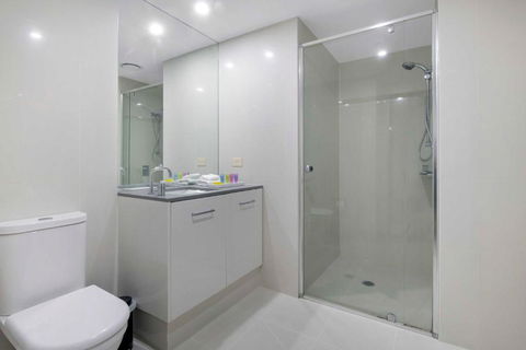 OCEAN VIEW APARTMENTS - Circle On Cavill - Self Contained & Privately Managed - Accommodation Main Beach 3