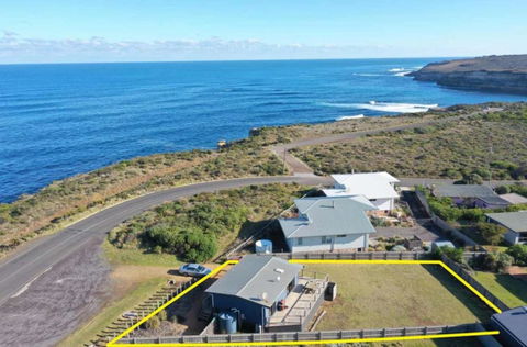Ocean View Getaway - Accommodation Main Beach 0