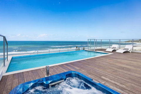 Ocean View Luxury In Periscope - Accommodation Main Beach 0