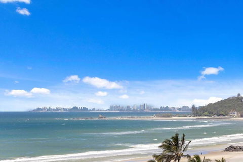 Ocean View Luxury In Periscope - Accommodation Main Beach 3
