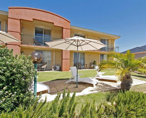 Ocean View Motel - Accommodation Main Beach 1