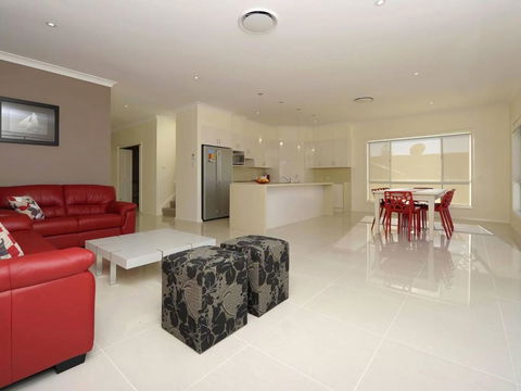 Ocean View Oasis At Fingal Bay - Accommodation Main Beach 3