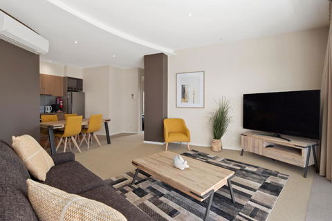 Ocean View Penthouse By Ready Set Stay - Accommodation Main Beach 3