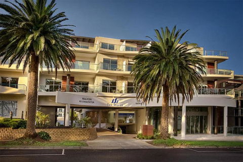 Ocean View Penthouse By Ready Set Stay - Accommodation Main Beach 1