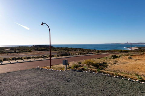 Ocean View Retreat - Accommodation Main Beach 0