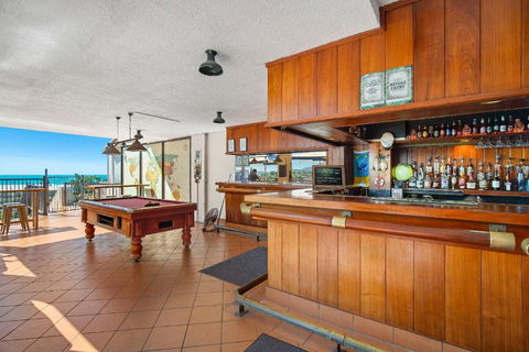 OCEAN VIEWS 10 - Accommodation Main Beach 1