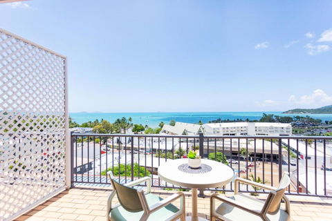 OCEAN VIEWS 10A - Accommodation Main Beach 1