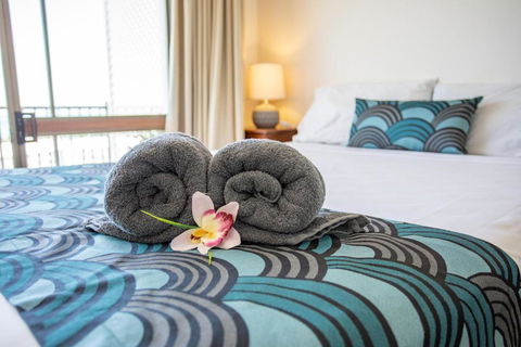 OCEAN VIEWS 10A - Accommodation Main Beach 3