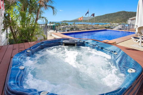 OCEAN VIEWS 10A - Accommodation Main Beach 0