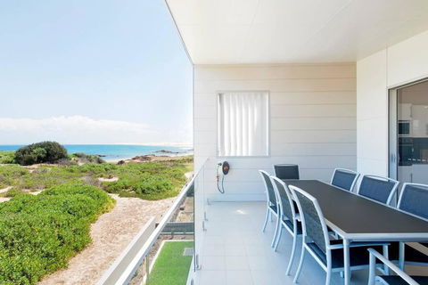 Ocean Views 41 - Accommodation Main Beach 0