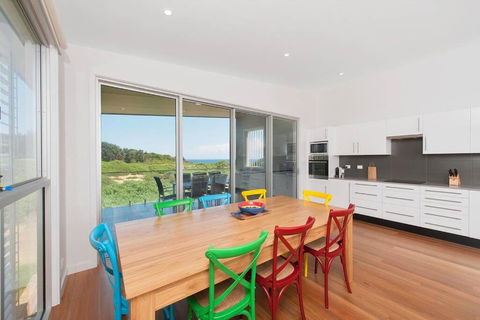 Ocean Views 41 - Accommodation Main Beach 1